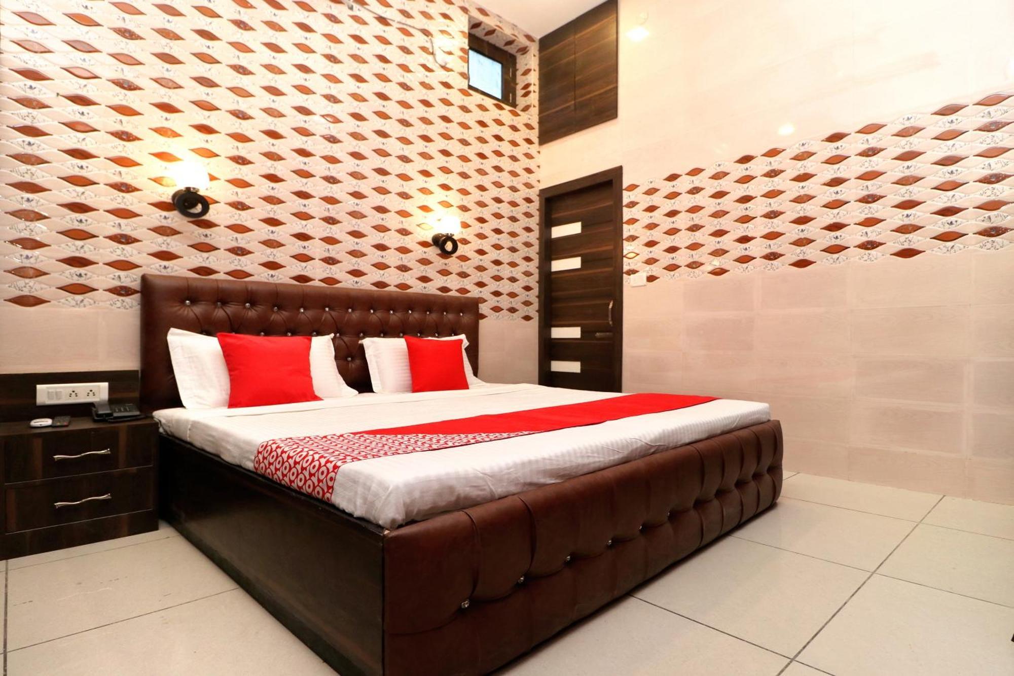 Hotel O Max Jalandhar Extérieur photo